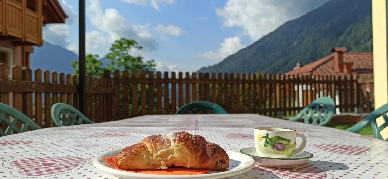 Le Balze Di Carisolo, Trilocale Con Giardinoアパートメント エクステリア 写真