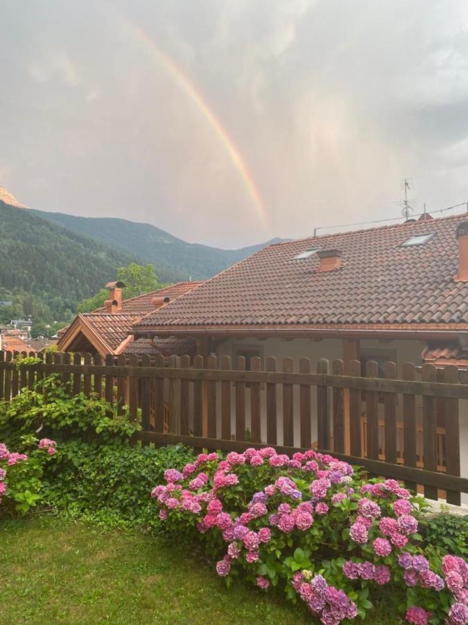 Le Balze Di Carisolo, Trilocale Con Giardinoアパートメント エクステリア 写真